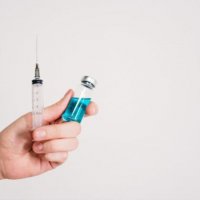 Hlavní obrázek - Společné očkování proti chřipce i covidu-19 v jeden den pomáhá chránit pacienty a usnadňuje práci lékařům