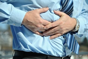 Hlavní obrázek článku - Za bolestí břicha se může skrývat Crohnova choroba – opožděná diagnóza způsobuje vážné komplikace