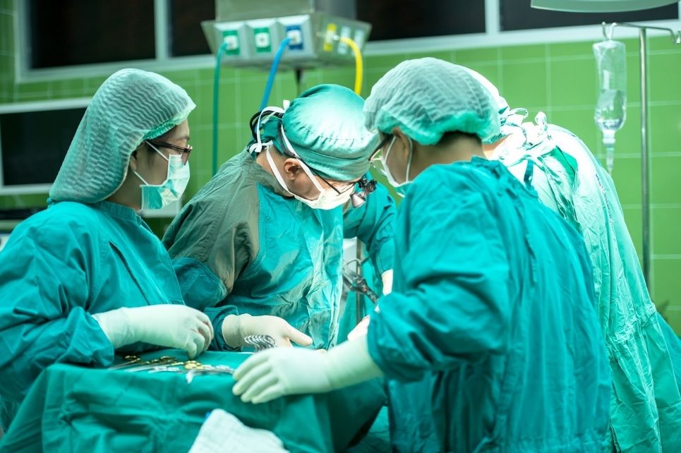Hlavní obrázek - Patnáct let Národního onkologického programu České republiky a jeho vliv na výsledky u solidních nádorů dospělých v přehledu a číslech